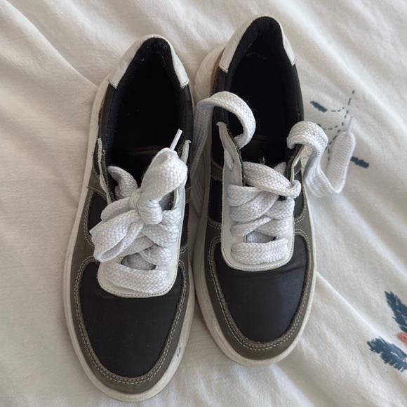 Shoes - Woman sneakers size 6